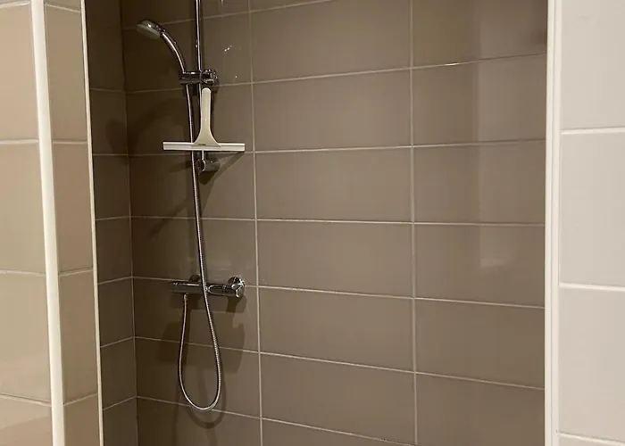 Magnifique A 100 M De La *