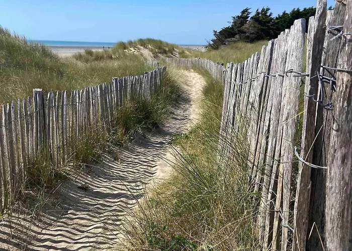 Magnifique A 100 M De La * Agon-Coutainville