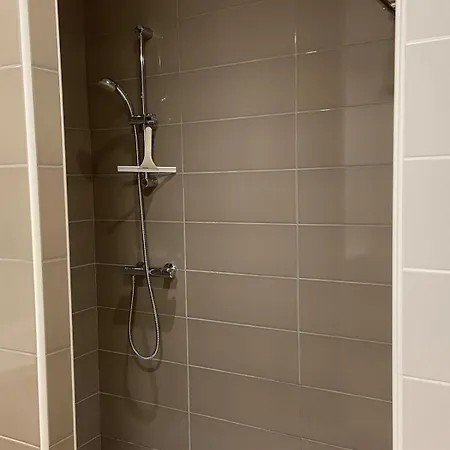 Magnifique A 100 M De La *