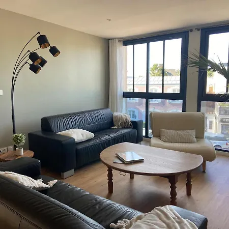 Magnifique A 100 M De La דירה