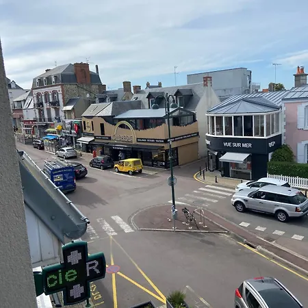 Magnifique A 100 M De La *