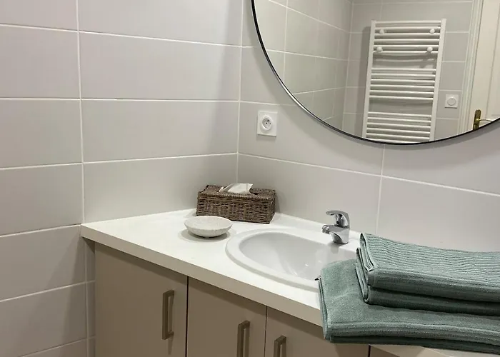 Magnifique A 100 M De La Agon-Coutainville