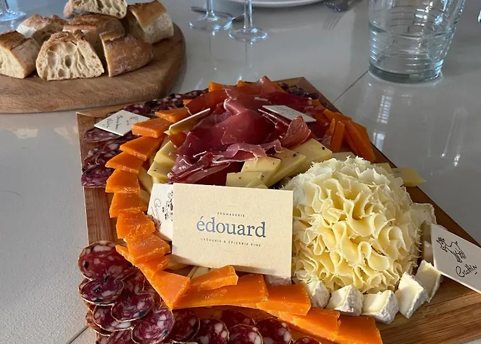 Magnifique A 100 M De La Agon-Coutainville